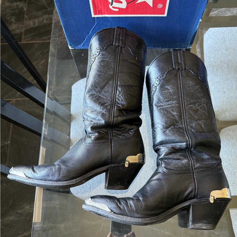 Women’s Vintage Tony Lama boots